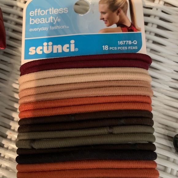 SOLD Hair accessories - Picture 8 of 9